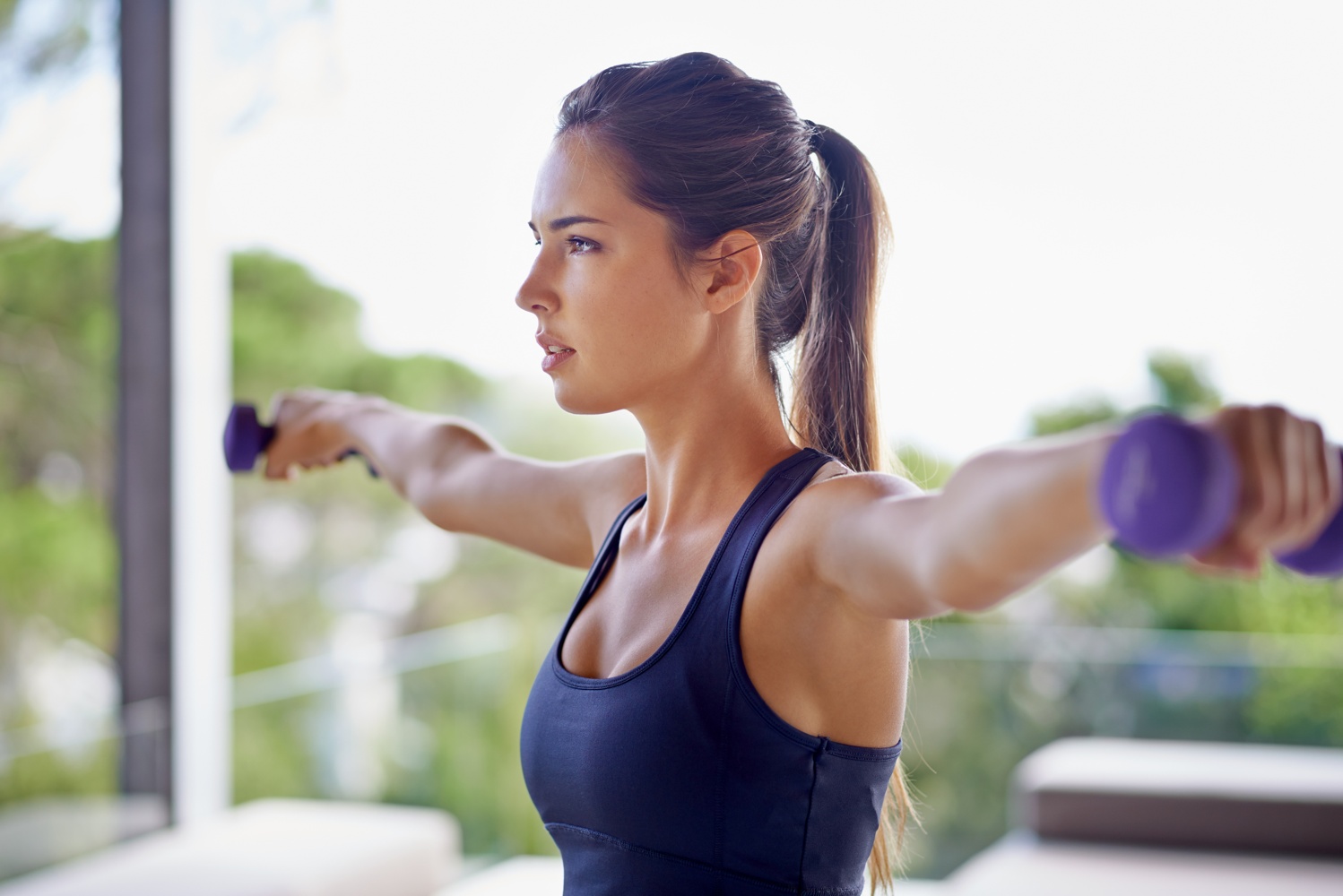 hold-it-shot-attractive-young-woman-working-out-with-weights